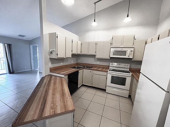 3rd image of 6572 Chasewood Dr
