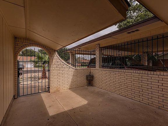 2nd image of 1441 Inwood Dr