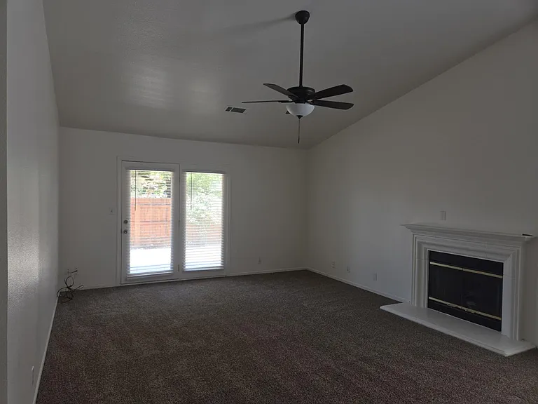 142 Forest Dr — Photo 3