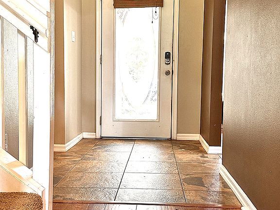 2nd image of 3840 Heritage Oaks Ct