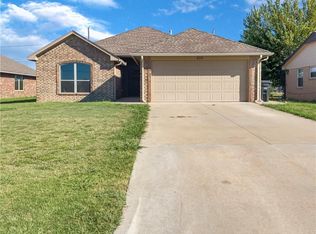 809 SW 8th St, Moore, OK 73160