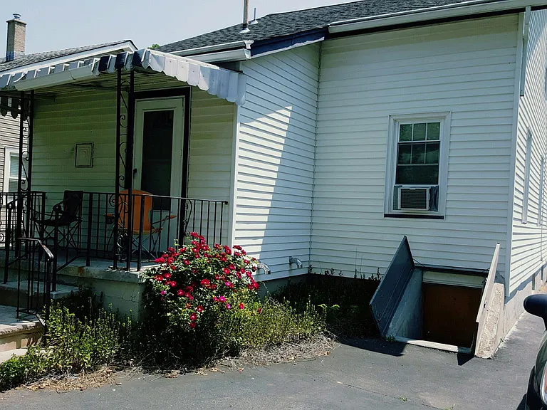 Back Porch and Back door acess to basement