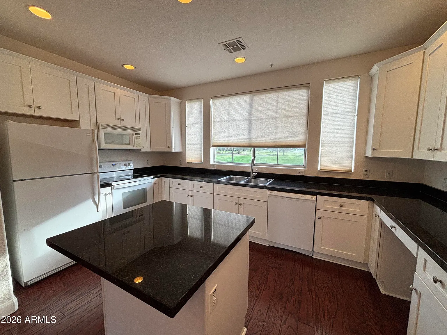3 bed, 3.0 bath, 1413 sqft, $2,850 — Photo 3