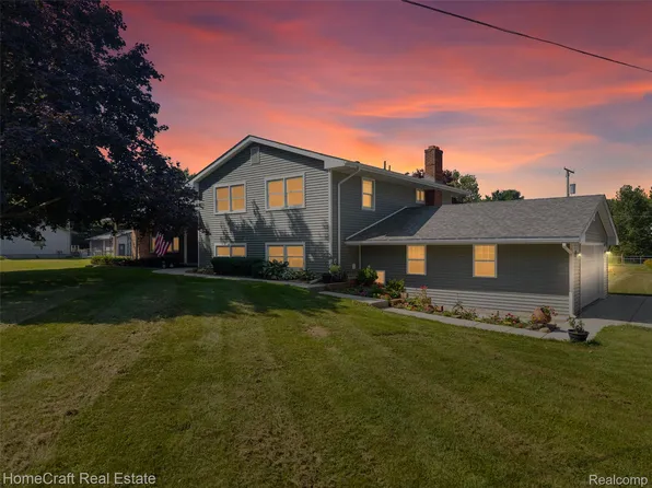 6211 Nollar Rd, Whitmore Lake, MI 48189