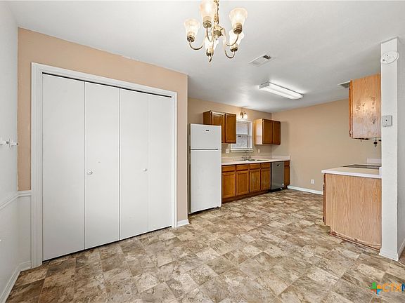 4th image of 1402 Windsor Cir