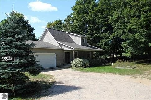 2nd image of 2151 Peachwood Ln