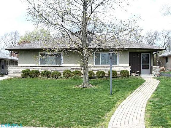 2nd image of 700 Village Dr #702