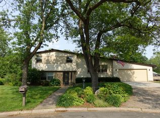 427 Cord Cir, New Brighton, MN 55112