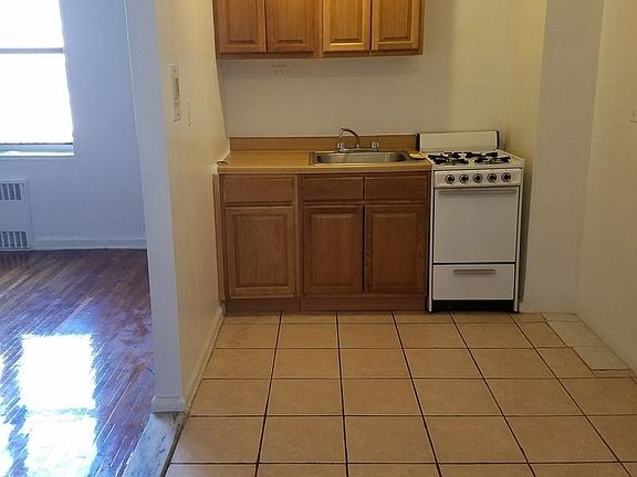 2nd image of 20 Saint Pauls Ct #6F