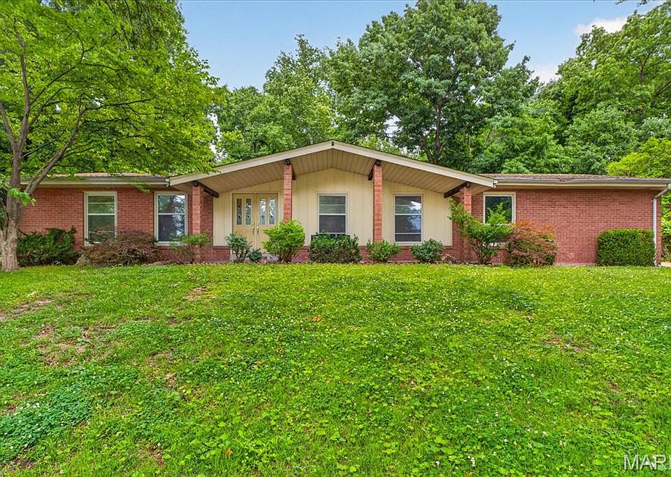 1st image of 39 Grand Circle Dr