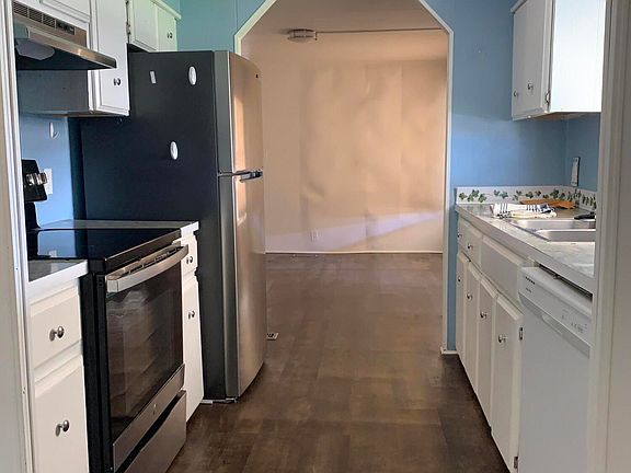 5th image of 913 Fir St