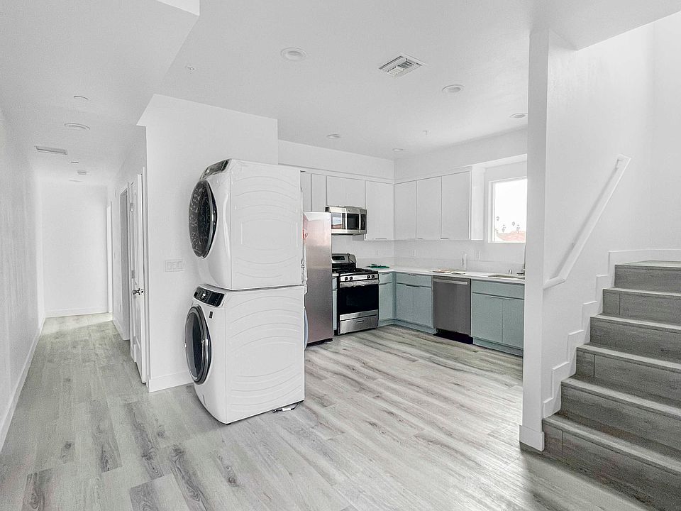 1st image of 607 W 41st Pl #1/2