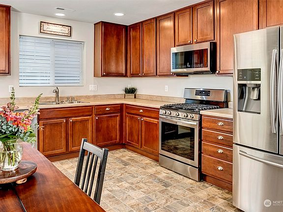 5th image of 9026 Venn Avenue SE