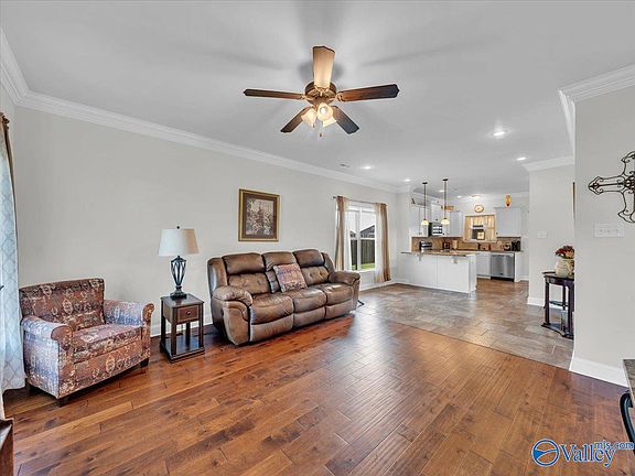 2nd image of 17422 Fieldway Cir