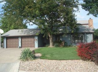 2912 Lakeview Cv, Hastings, NE 68901