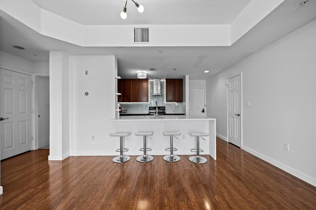 1200 Town Center Dr — Photo 2