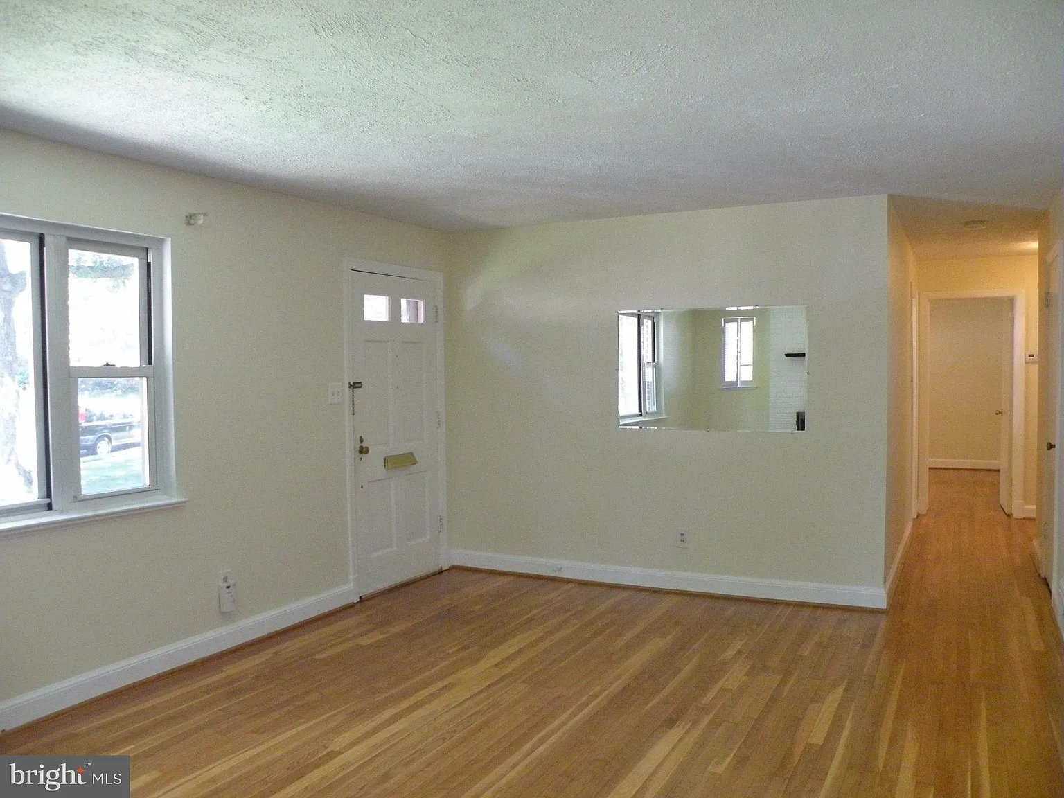 3 bed, 2.0 bath, 1226 sqft, $3,500 — Photo 4
