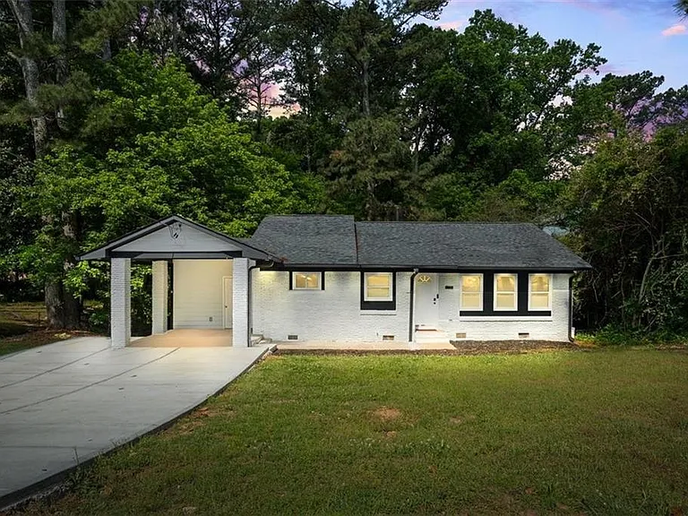 2223 Columbia Dr — Photo 1