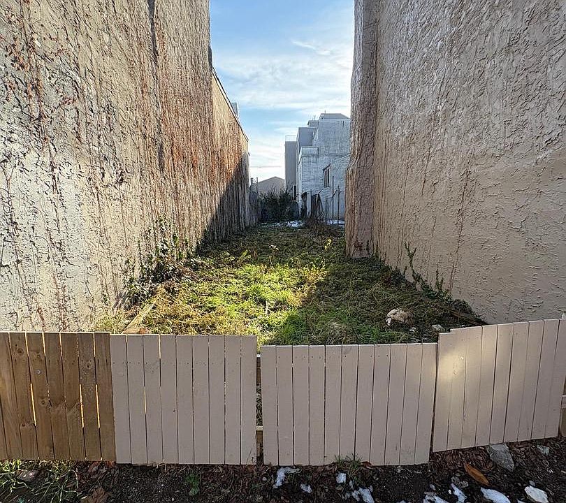 2nd image of 176 W Master St