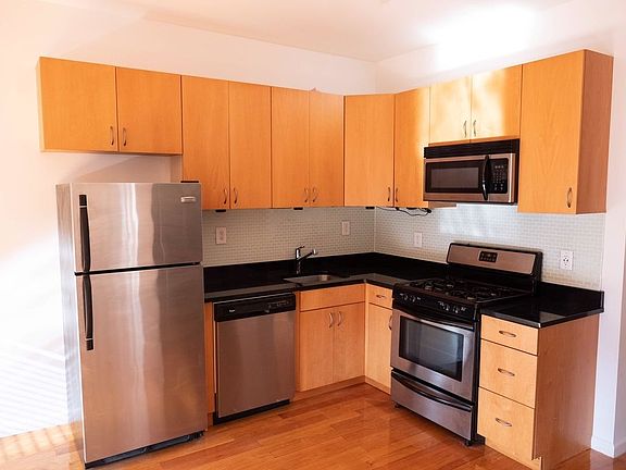 2nd image of 189 Lenox Ave APT 4