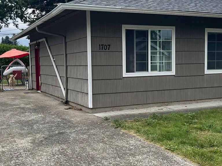 1707 SE 158th Ave — Photo 2