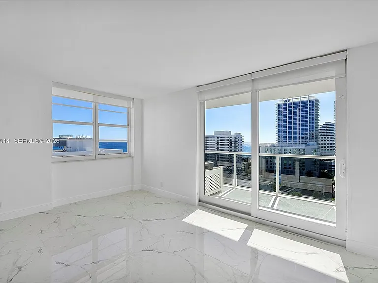 336 N Birch Rd #PENTHOUSE — Photo 14