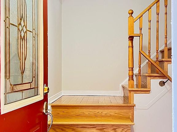 4th image of 33 Clover Bloom Rd