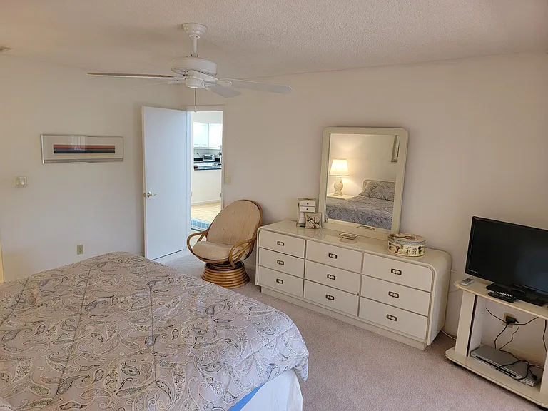 11115 Oakdale Rd — Photo 23