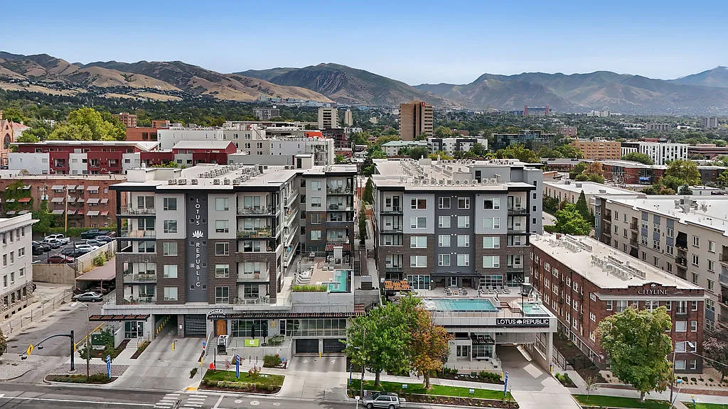 Lotus Republic Apartments — Photo 3