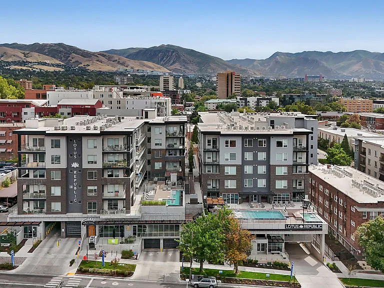 Lotus Republic Apartments — Photo 3