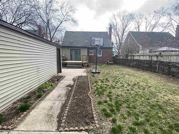 4th image of 15579 Delaware Ave