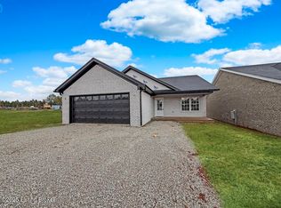 15 Paislynne Ct, Brandenburg, KY 40108