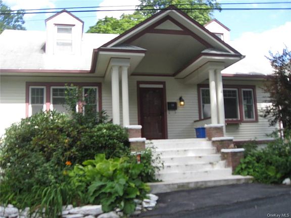 3rd image of 10 Colonial Pl