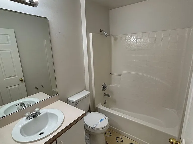 205 Churchill Ct — Photo 17