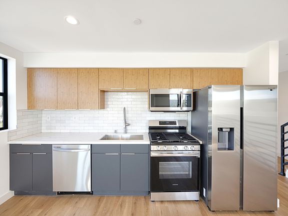 2nd image of 1858 S Redondo Blvd #5/6