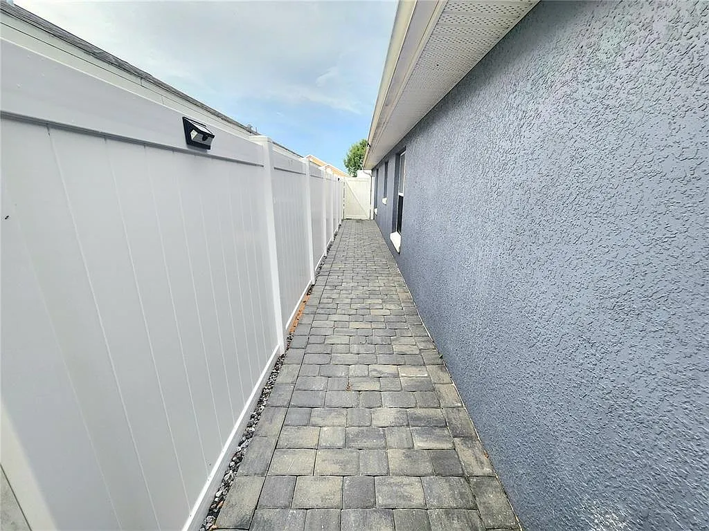 1 bed, 1.0 bath, 850 sqft, $600 — Photo 2