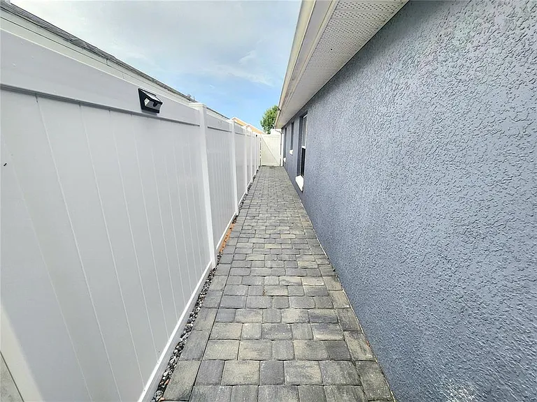 218 Haversham Way — Photo 2