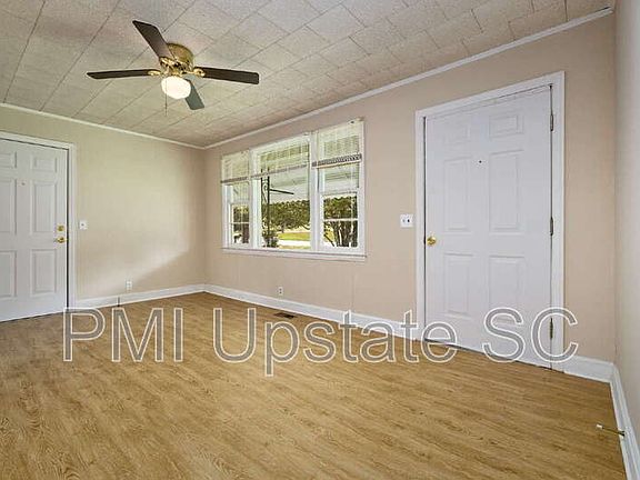 5th image of 105 Truman St