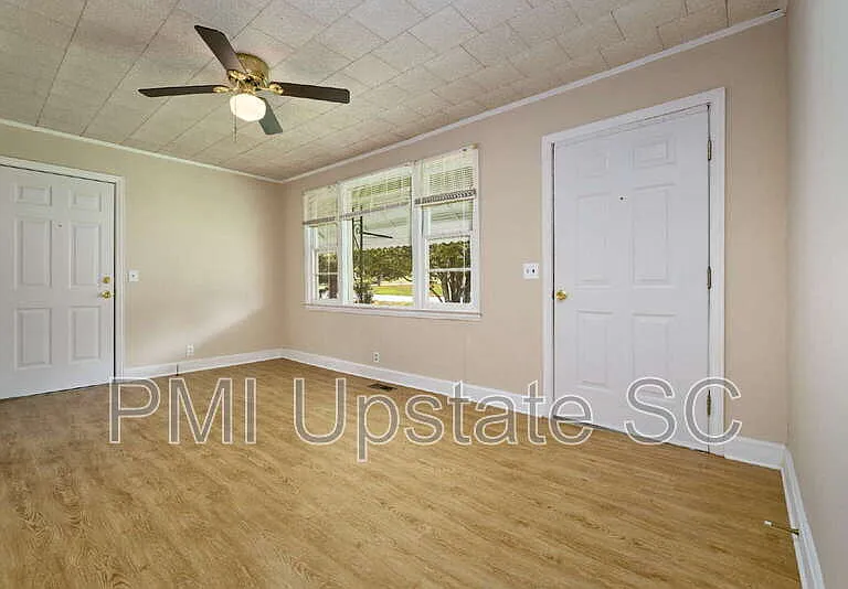 105 Truman St — Photo 7