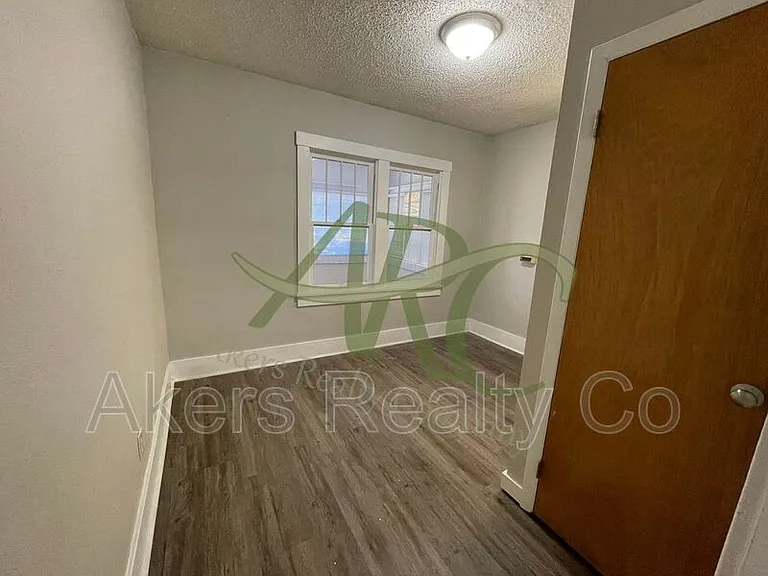 524 Belmont Ave — Photo 12