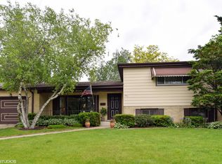 297 N Country Club Dr, Addison, IL 60101