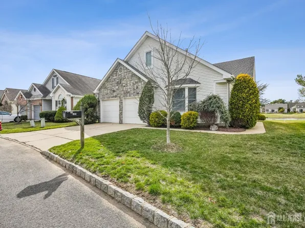 109 Leeds Ln, Monroe Township, NJ 08831