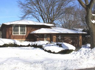 2020 E Cayuga Ln, Mount Prospect, IL 60056