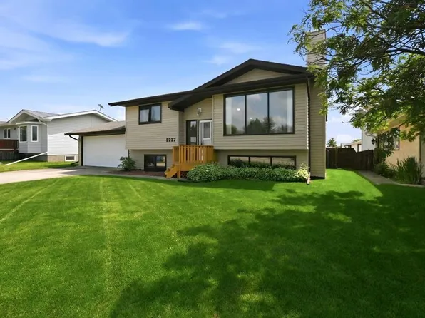 5227 N 55th Ave, Eckville, AB T0M 0X0