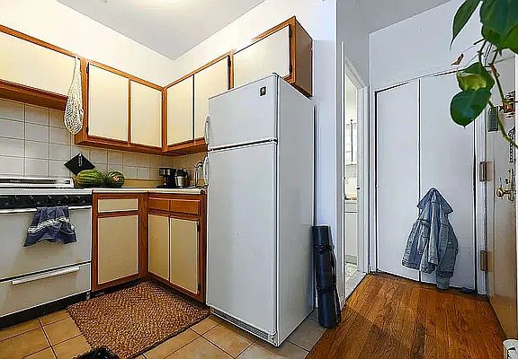 4th image of 150 Orchard St APT 3