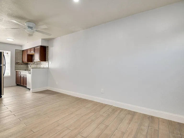 4624 San Jacinto St #B — Photo 11