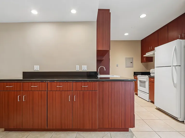 116 N Wetherly Dr — Photo 34
