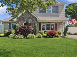 129 Van Buren St, Massapequa Park, NY 11762