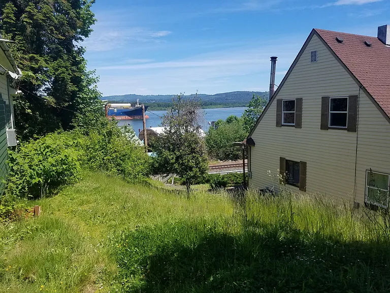 617 E B St — Photo 3
