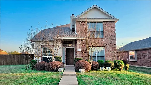 1214 E Oak St Photo 1